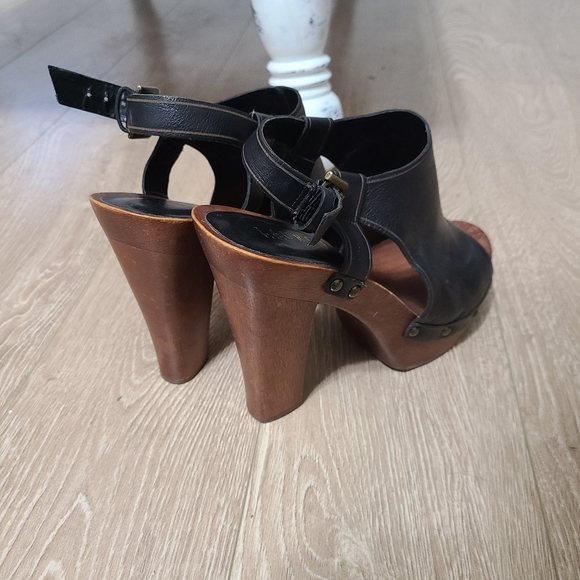 Ralph Lauren heels 8.5 - Picture 2 of 3